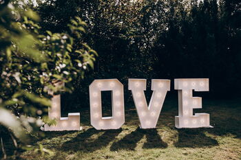 LOVE-Buchstaben Gartenhochzeit Boho Style Hochzeitsdekoration für Olpe und die umliegende Region