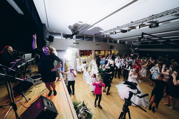 Ina Event aus Essen Hochzeitsmoderatorin mit Charme Herzlichkeit und Feingefuel fuer gute Stimmung und stressfreie Hochzeit