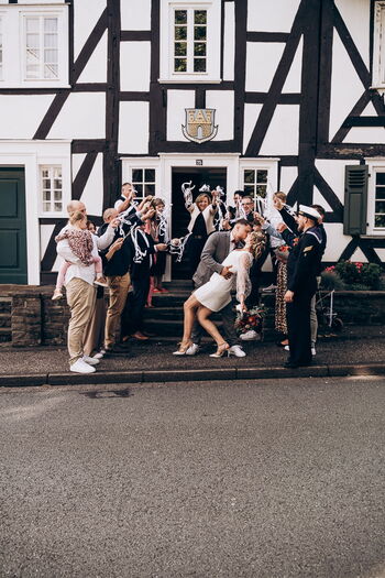 Natürliche Boho Gartenhochzeit Dekoration für stilvolle Feiern rund um Olpe