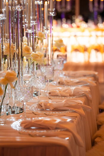 Hochzeitskonzept Elegant Glamour mit Beleuchtung für Hochzeiten in Düsseldorf