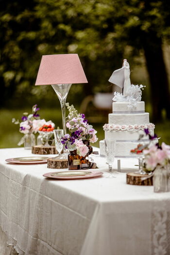 Romantische Blumen Dekoration für Gartenhochzeiten in Freudenberg