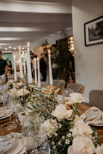 Hochzeitsfloristik im mediterranen Landhausstil