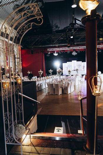 Luxuriöse Raumgestaltung für Glamour Hochzeiten in Olpe