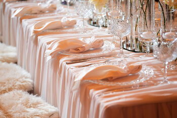 Luxuriöse Hochzeitsdekoration mit Kristalldetails für Siegen