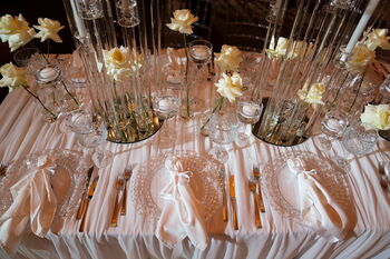 Glamouröse Hochzeitsfloristik mit weißen Blumen für elegante Hochzeiten in Siegen