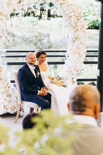 Hochwertiges Hochzeitskonzept mit eleganter Dekoration in Essen