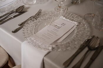 Zeitlose Hochzeit Tischdeko mit Glas und Kristall für elegante Feiern in Frankfurt