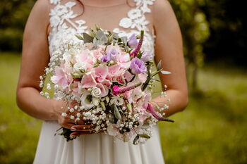 Gartenhochzeit Floristik mit saisonalen Blumen in Siegen und Umgebung