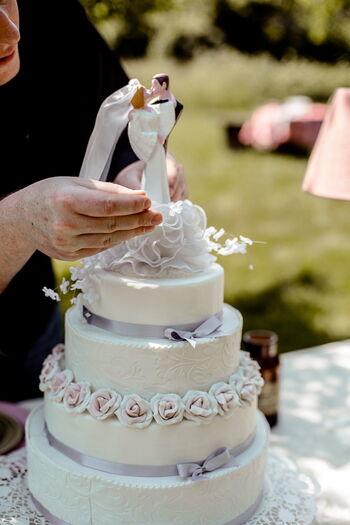 Gartenhochzeit Sweet Table mit natürlicher Dekoration in Siegen