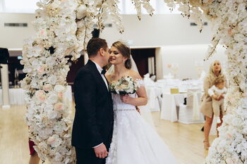 Glamouröse Hochzeitsraum Dekoration für exklusive Eventlocations in Freudenberg