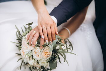 Elegant Glamour Hochzeit mit individueller Dekorationsplanung in Köln