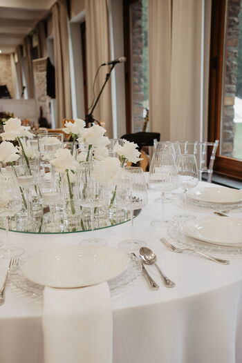 Dezente Hochzeitsdekoration für Empfangsbereich Tischdeko im Raum Koblenz