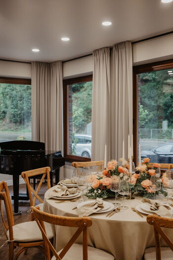 Raumdekoration Hochzeit Landhausstil edles Gesamtkonzept mit Floristik und Licht