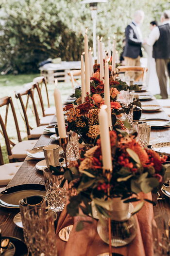 Romantische Outdoor Hochzeit im Boho Stil mit liebevoller Dekoration im Umkreis von Freudenberg